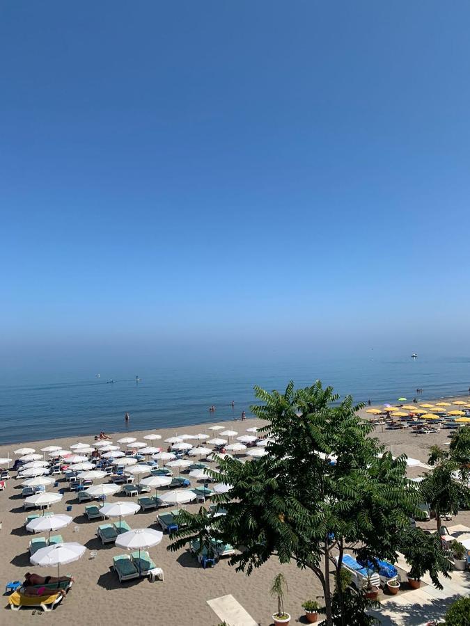 Apartamentos Guaquin Torremolinos Bagian luar foto